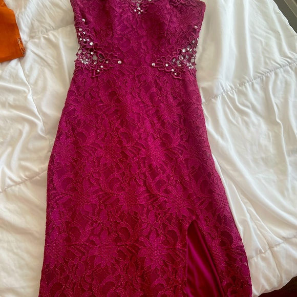 Elegant Burgundy long dress slim fit - Picture 2 of 6